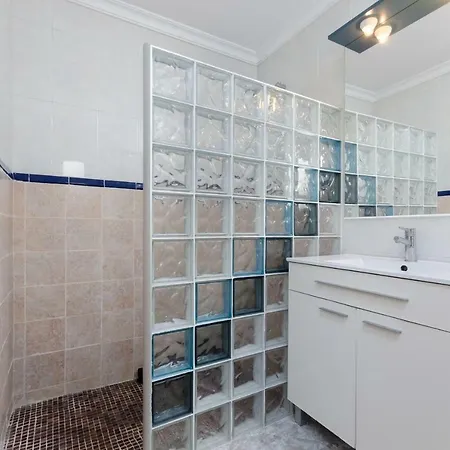 Yourhouse Petita Town House 別荘